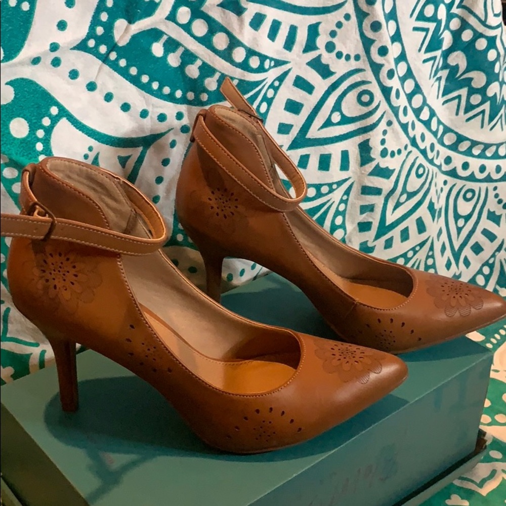 High heel pumps
